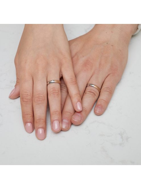 Arany karikagyűrű pár 396-ALM13209gyfr cirkóniával fehér és rozé arany